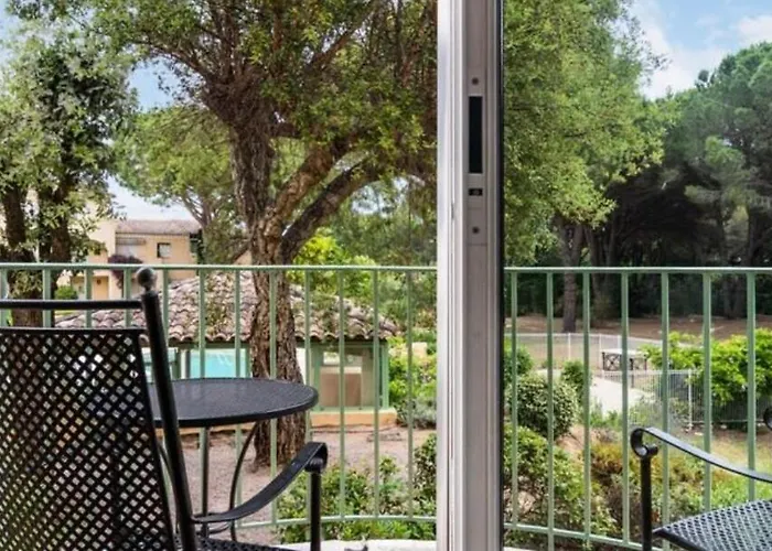 Aux Portes De * Сен-Тропе